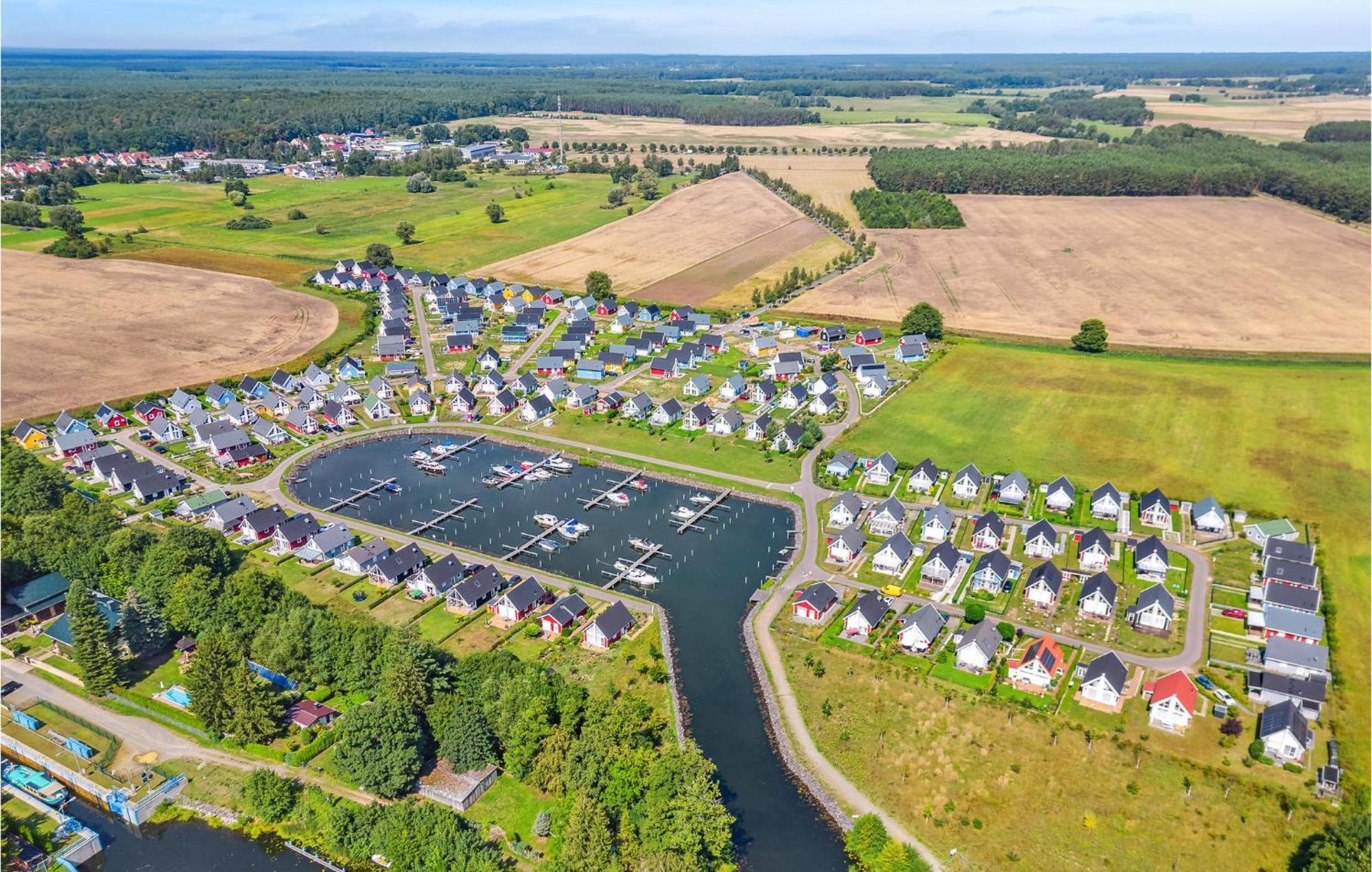 2 Bedroom Pet Friendly Home In Zerpenschleuse Exteriör bild